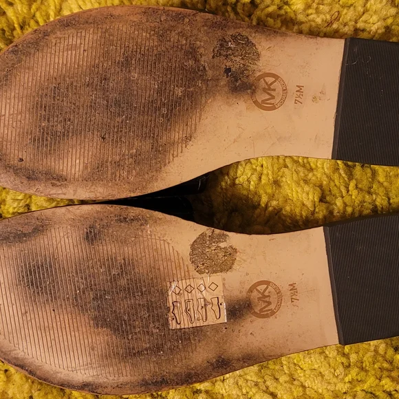 Michael Kors Black and Gold Sandals with Sleek Design - Picture 2 of 2